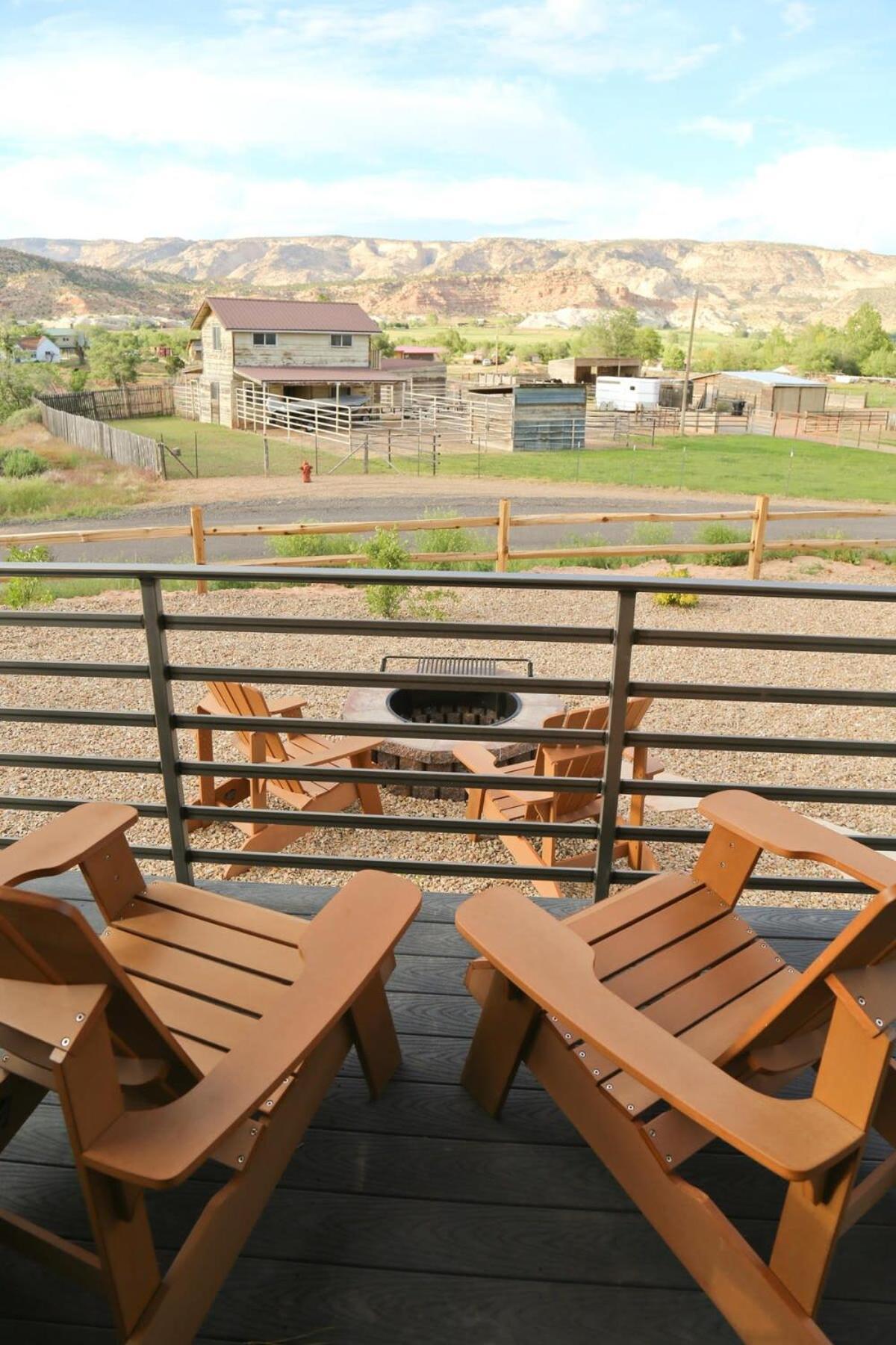 Escalante Escapes Tumble Weed- Bunk Escape Villa Exterior photo